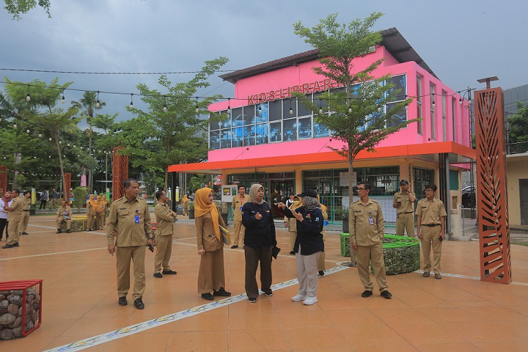 MANTEB: Tim Percepatan RBRA Berstandar Nasional Kemen PPPA ngaudit THD Kota Madiun. (DOKUMEN/RADAR MADIUN)