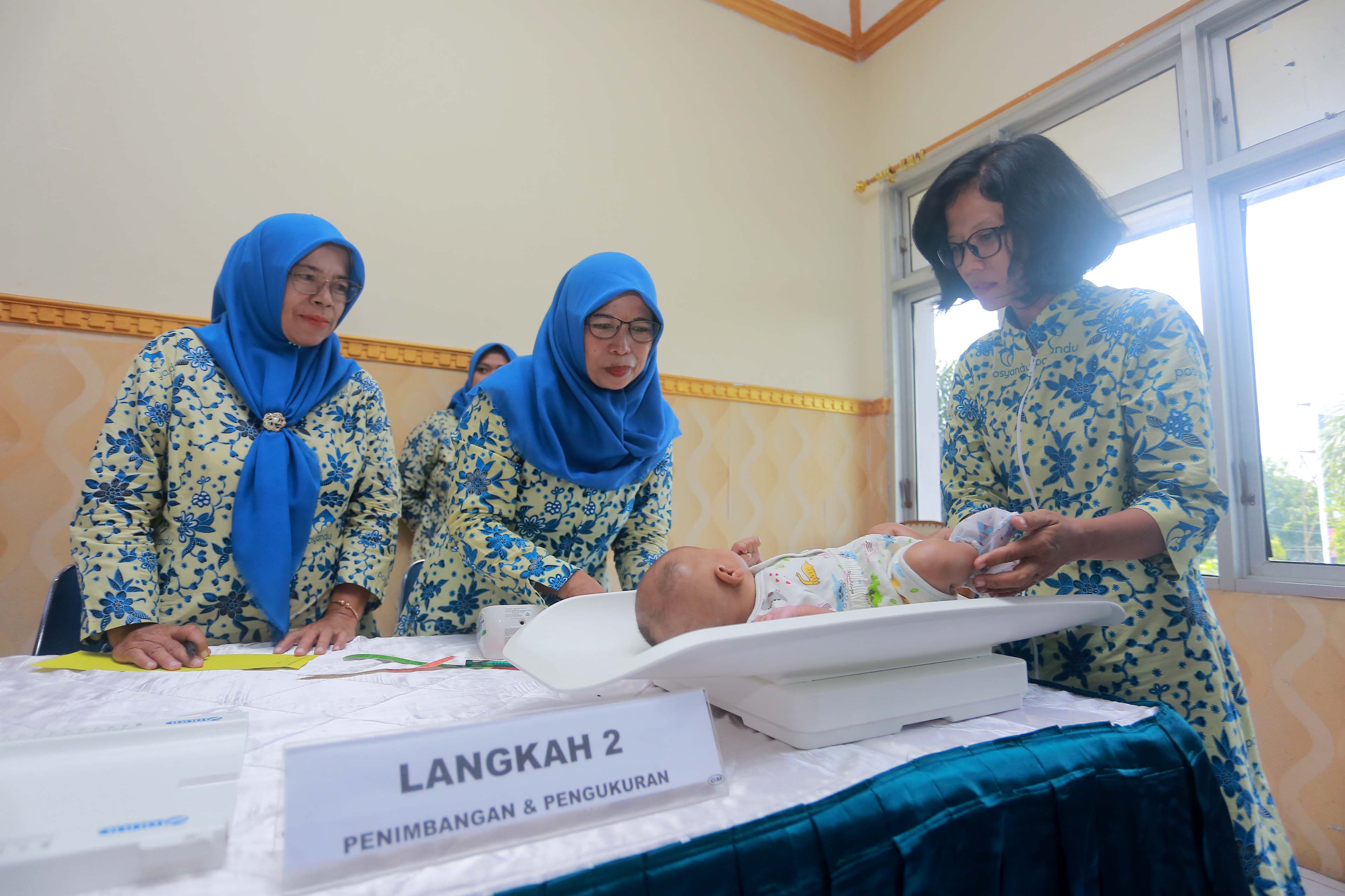 BAYI SEHAT: Layanan posyandu dan keberadaan kader kesehatan dioptimalisasi sebagai upaya intervensi percepatan penanganan stunting di Kota Madiun.&nbsp;(DOKUMEN RADAR MADIUN)
