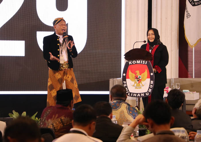 DEBAT PUBLIK: Paslon nomor urut 02 Pilkada Ponorogo, Sugiri-Lisdyarita (Rilis) berkomitmen lanjutkan perbaikan jalan yang telah dilakukan selama menjabat 3,5 tahun.
