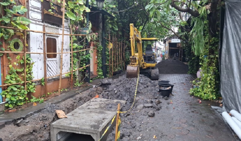 MEH RAMPUNG: Proyek panataan Kampung Batik Kauman Kota Solo isih digarap. (DOKUMEN/RADAR SOLO)