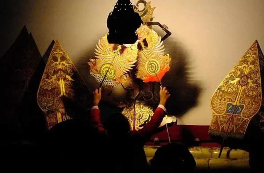 Ilustrasi dalang mementaskan lakon wayang (RADAR BONANG)