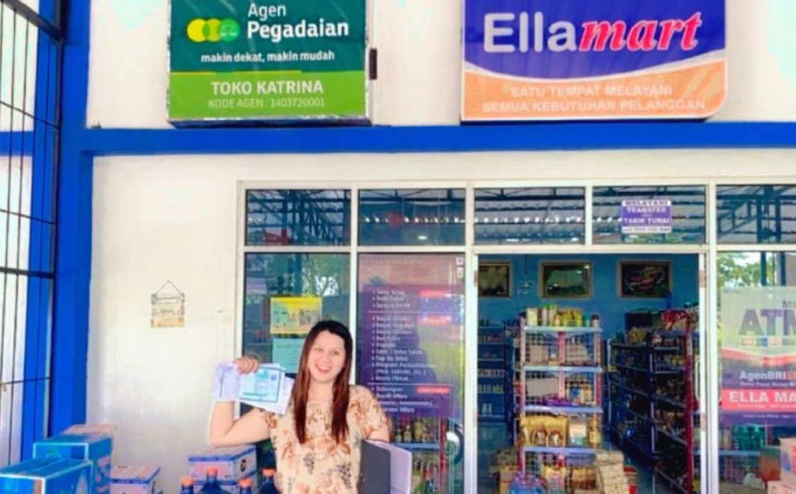 Nurita Migrazul Fillaili, yang akrab disapa Ella, jadi Agen Pegadaian di Lembeyan, Magetan.