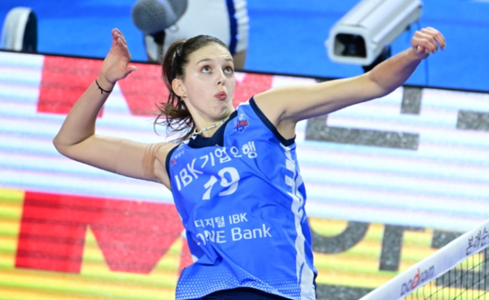 Victoria Danchak menjadi bintang baru IBK Altos di liga voli Korea musim ini.