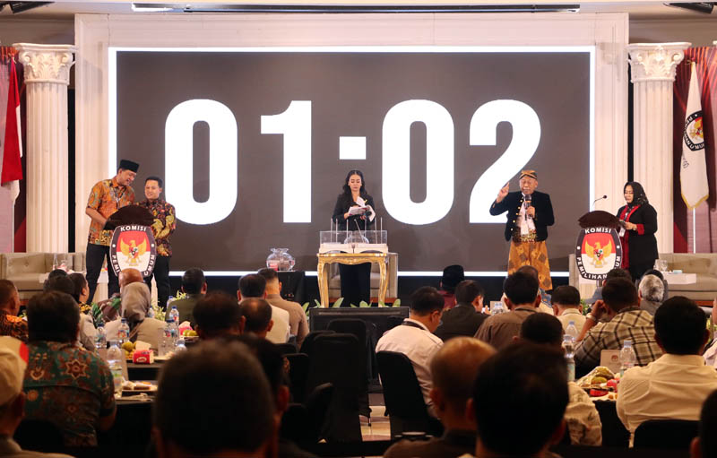 PAMUNGKAS : Debat publik Pilkada Ponorogo ketiga digelar hari Selasa 20 November 2024. 100 anggota Brimob dikerahkan untuk pengamanan.