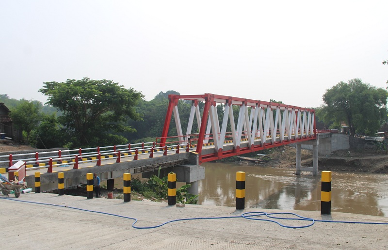 AMAN DAN SIAP DILEWATI: Kondisi terkini Jembatan Sidolaju, Widodaren, yang nyaris rampung dibangun tahun ini.