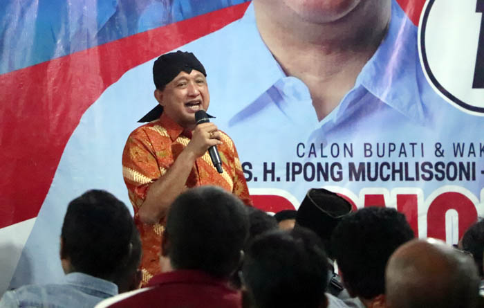Hasil Pilkada : Calon bupati (cabup) Ipong Muchlissoni berharap semua pihak menghormati proses demokrasi yang tengah berjalan.