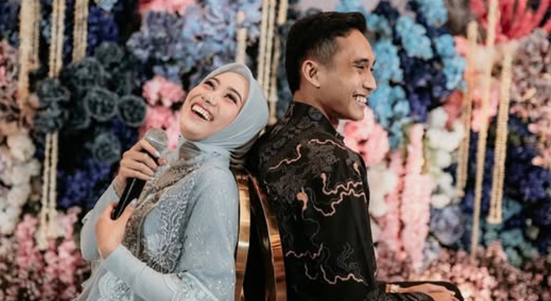 TUNANGAN: Rizky Ridho mengumumkan pertunangan jelang Piala AFF 2024. Berikut profil sang kekasih yang dipacari pemain timnas tersebut sejak dari SMA.