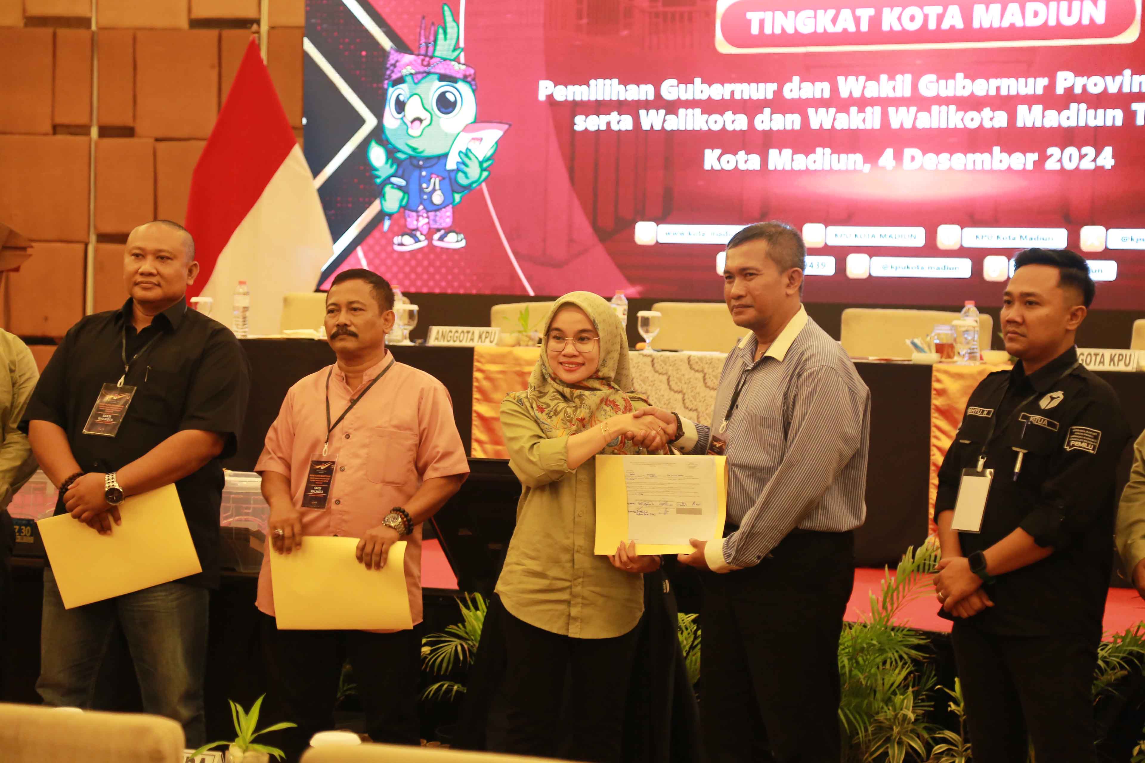 PENGHITUNGAN: KPU Kota Madiun menyelesaikan proses rekapitulasi suara Pilkada 2024 di tingkat kota, Rabu 4 Desember 2024.