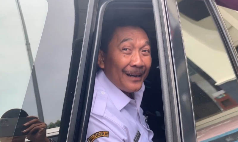 DIMINTAI KETERANGAN&nbsp;&nbsp;: Mantan Kacandindik Jatim wilayah Ponorogo-Magetan Nurhadi Hanuri memenuhi panggilan pemeriksaan kasus dugaan rasuah BOS SMK PGRI 2 Ponorogo di kantor kejari,&nbsp; Rabu (4/12).