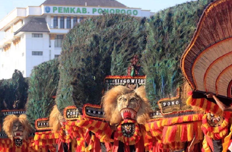 GAWE BANGGA: Reog Ponorogo resmi diakoni UNESCO minangka warisan budaya tak benda saka Indonesia. (DOKUMEN/RADAR MADIUN)