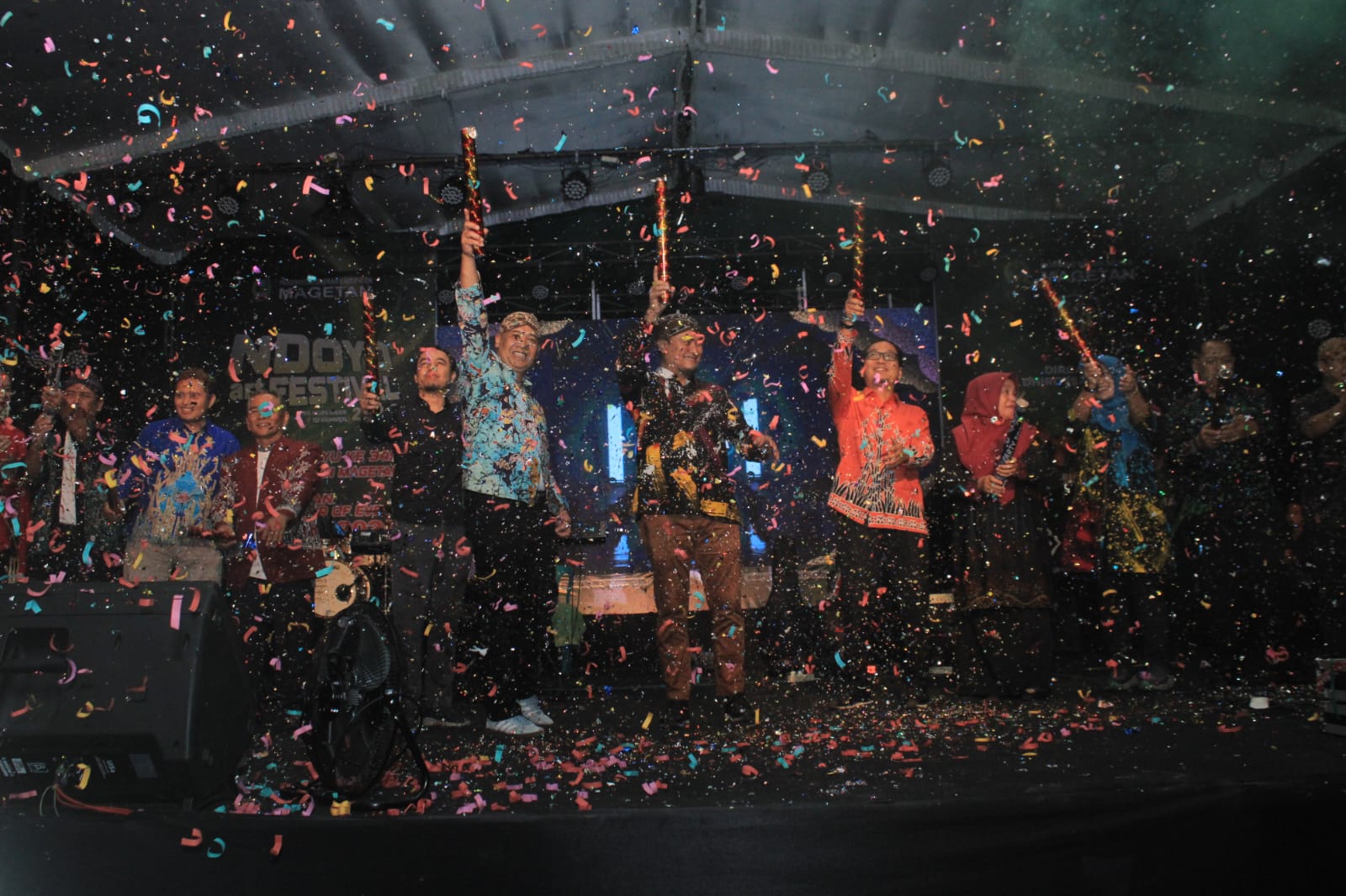 LAUNCHING: PJ Sekda Benny Adrian (tengah) didampingi Kepala Disbudpar Joko Trihono (empat dari kiri) saat launching Calendar of Events 2025, Senin 9 Desember 2024.