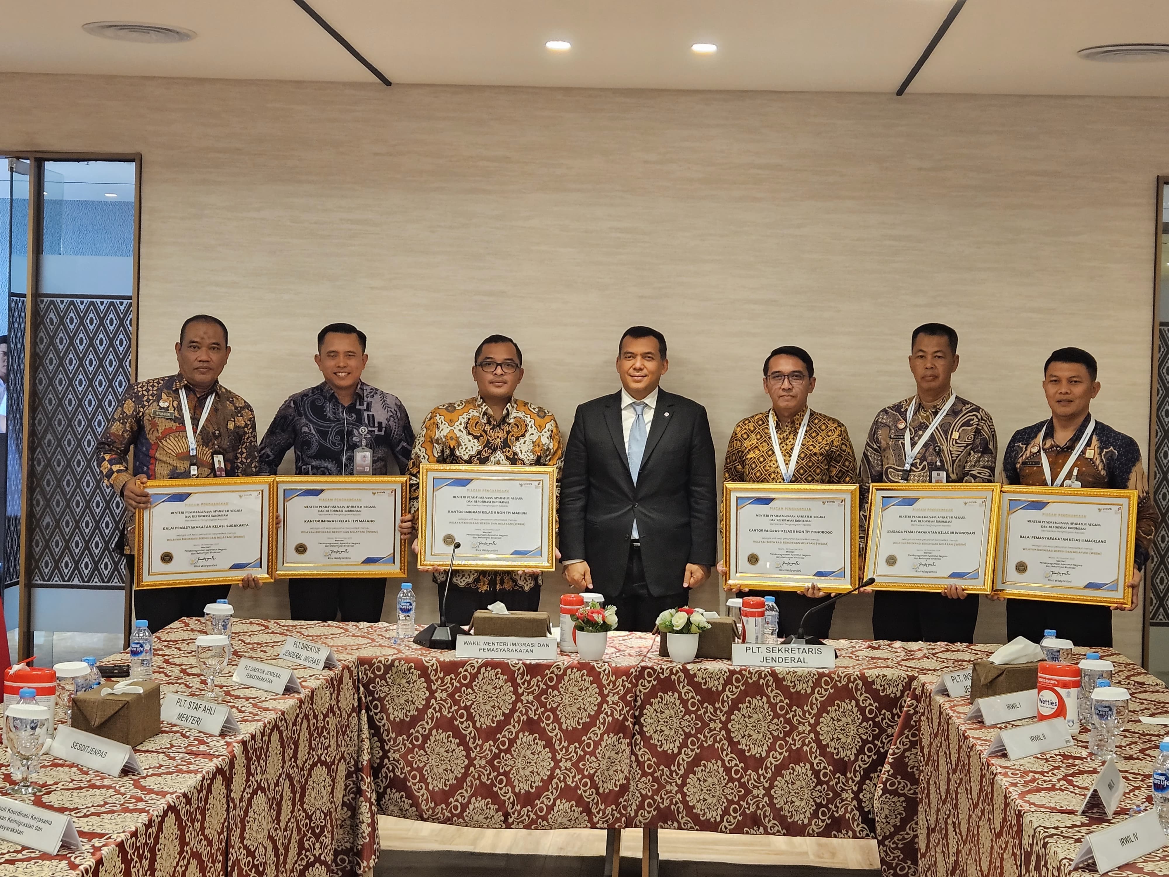 OPTIMAL: Kepala Kantor Imigrasi Kelas II Non TPI Madiun Gilang Danurdara mendapat apresiasi langsung dari Wakil Menteri Imigrasi dan Pemasyarakatan Silmy Karim.
