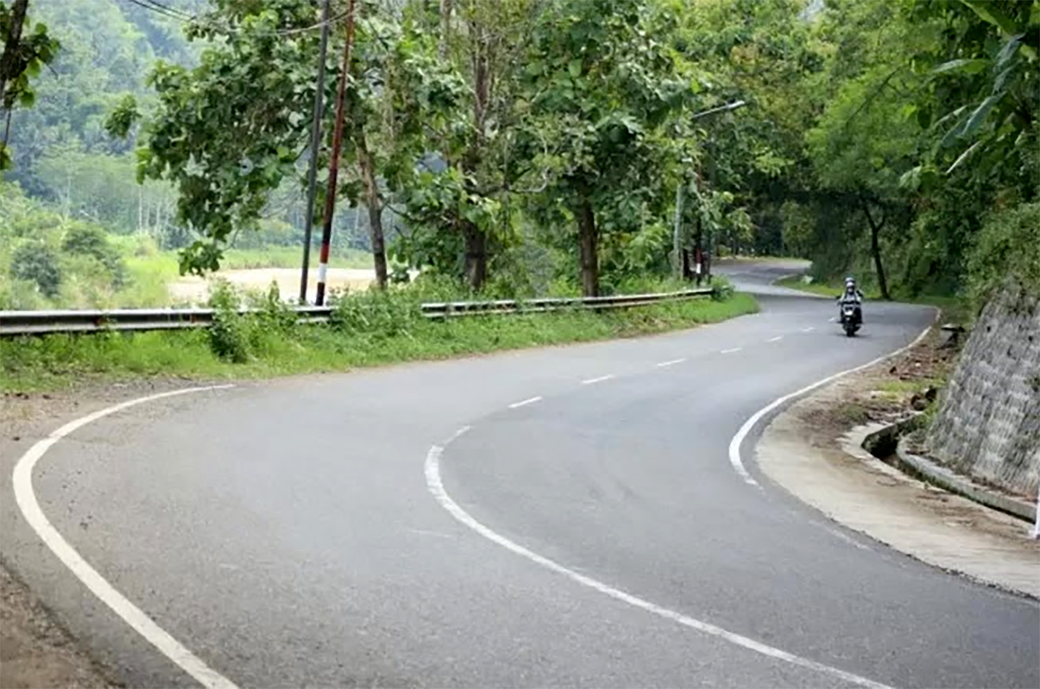 LIKA-LIKU: Ruas jalan provinsi antara Kabupaten Pacitan dan Ponorogo terdapat banyak sekali kelokan sehingga ada yang menamai jalur kelok sewu.