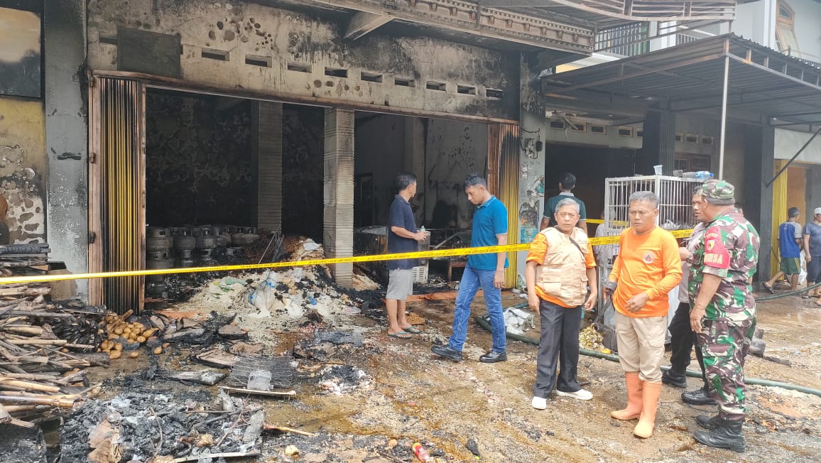 HANGUS: Pangkalan LPG di Tegalombo, Pacitan, mengalami ledakan dan kebakaran, Minggu 14 Desember 2024.