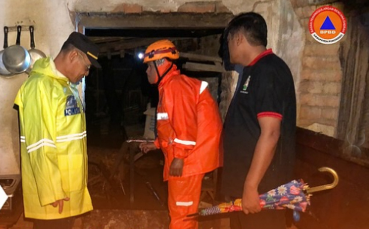 BPBD bergerak cepat menyikapi banjir besar di Ponorogo.
