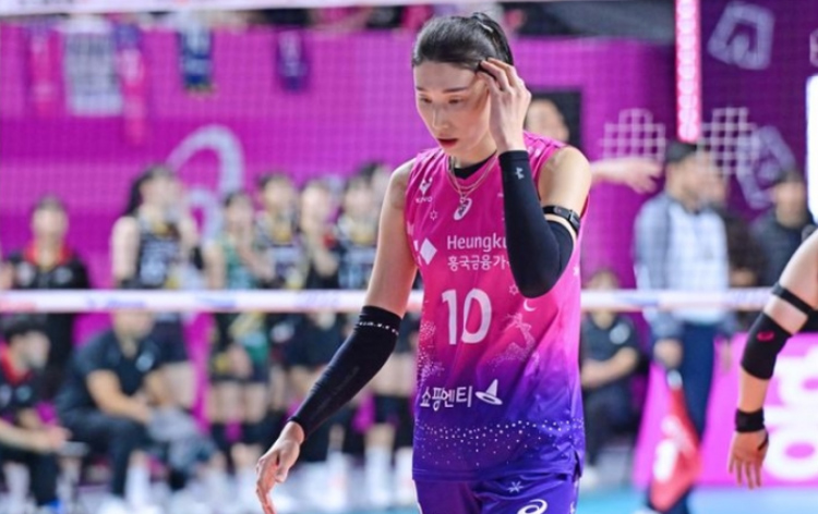 Kim Yeon Koung terancam menggendong Pink Spiders sendirian saat hadapi Hyundai hari ini akibat cederanya Tutku Burcu.