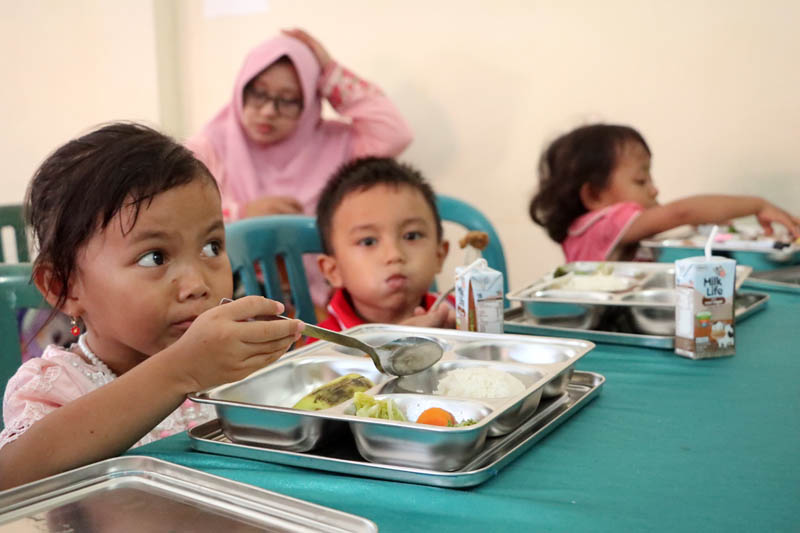 LAHAP: Uji coba tahap kedua program makan bergizi gratis menyasar ibu hamil dan menyusui serta balita di Kelurahan Purbosuman dan Surodikraman, Senin (23/12).