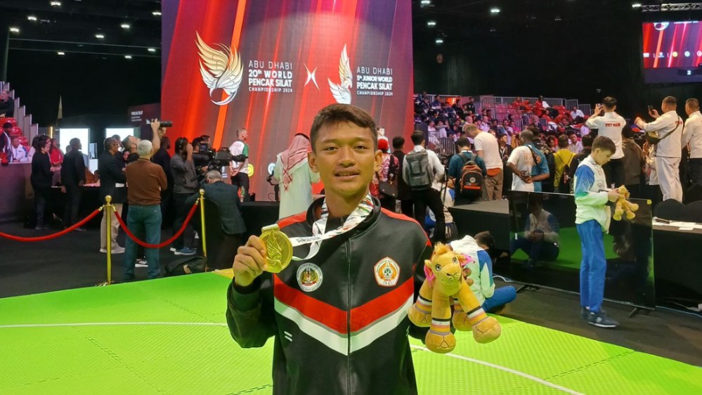 SANG JUARA: Mujadidi Faiza Adhim, remaja asal Ngawi, berhasil meraih medali emas pada ajang Abu Dhabi World Pencak Silat Championship 2024.