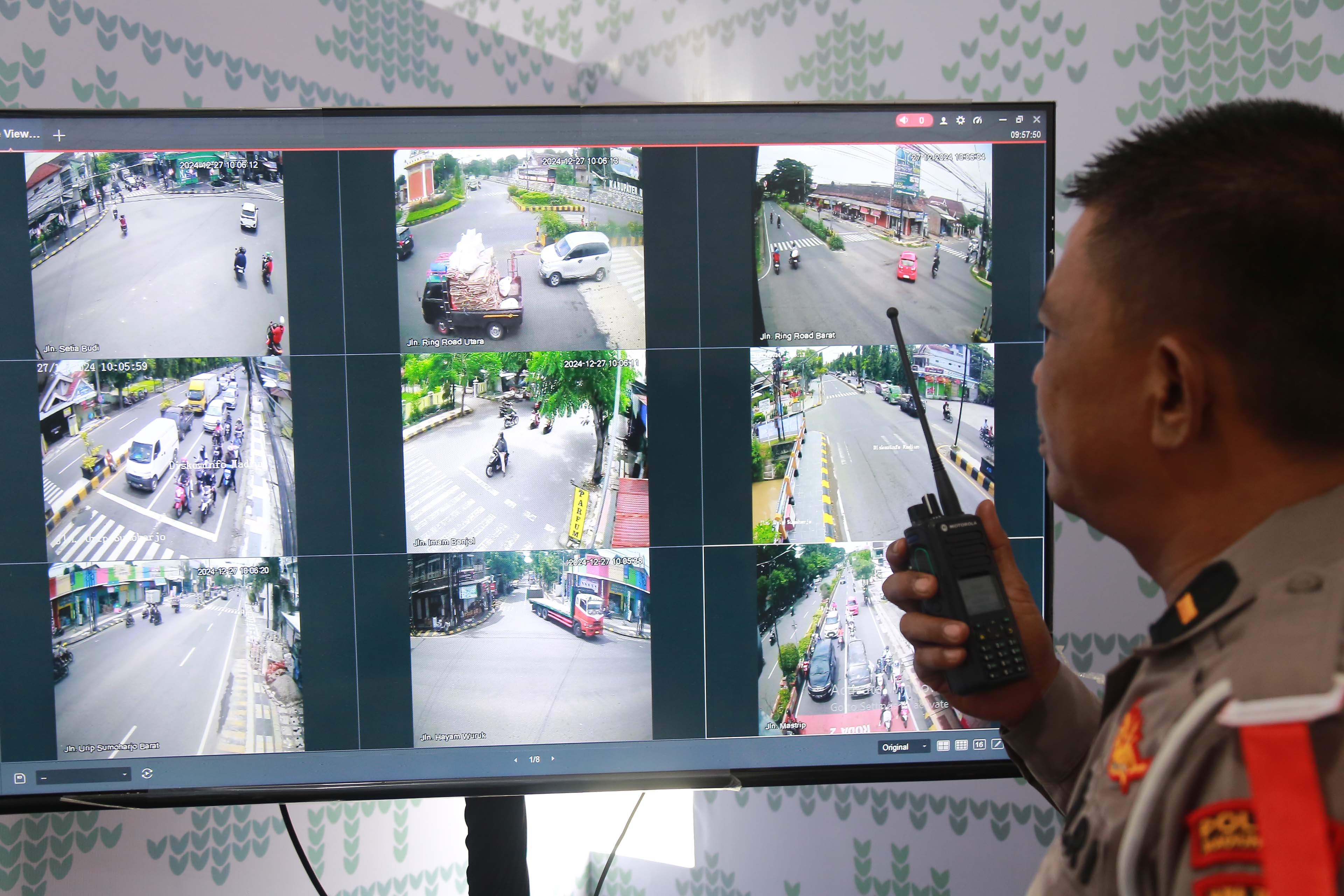 PANTAUAN: CCTV di Pospam Pahlwan, antisipasi kemcetan libur Nataru 2025, Jumat 27 Desember 2024.