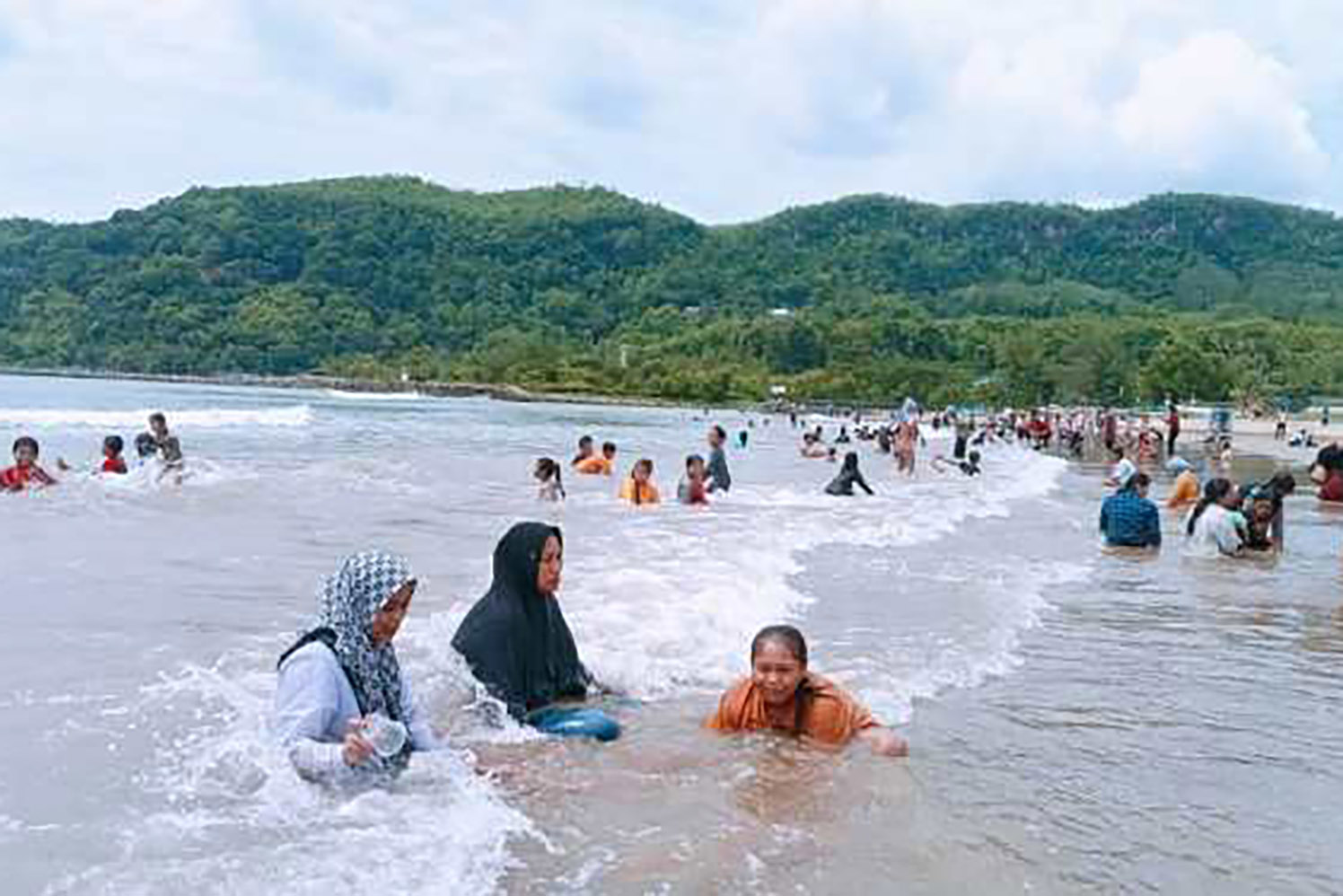 LESU: Kunjungan wisatawan di Pantai Teleng Ria Pacitan turun signifikan selama momen Nataru lalu.