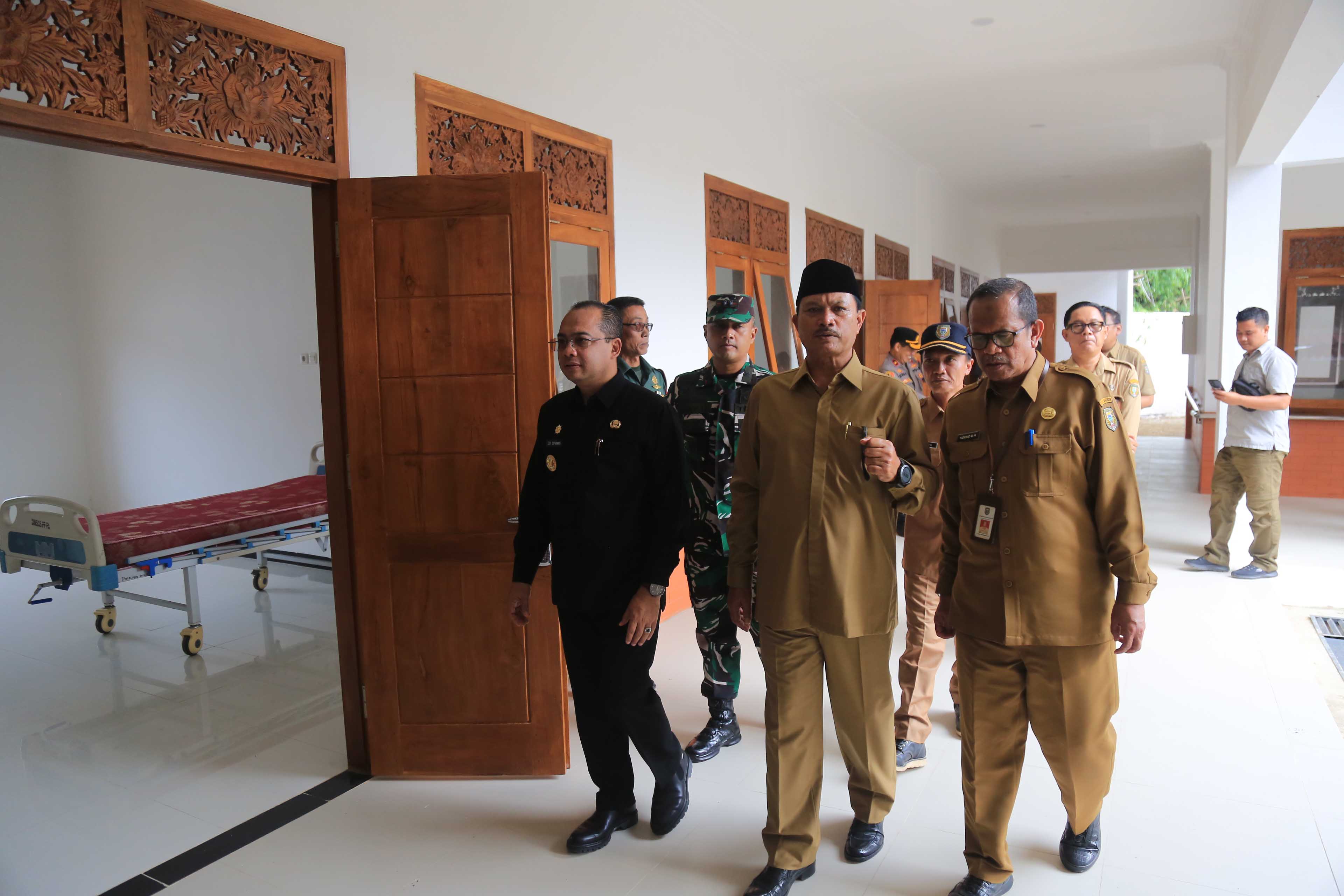 BEROPERASI: Pj Wali Kota Eddy Supriyanto bersama Maidi, Wali Kota Madiun periode 2019-2024 meresmikan tiga proyek strategis yang digarap DPUPR, Senin 6 Januari 2025.