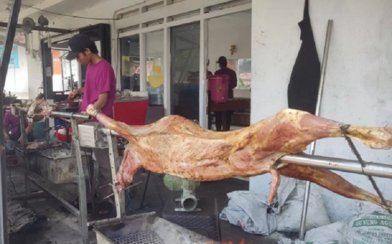 WAJIB DICOBA: Resto kambing guling sing duwe cita rasa lokal ing Wonogiri kutha. (DOKUMEN/SOLO BALAPAN)
