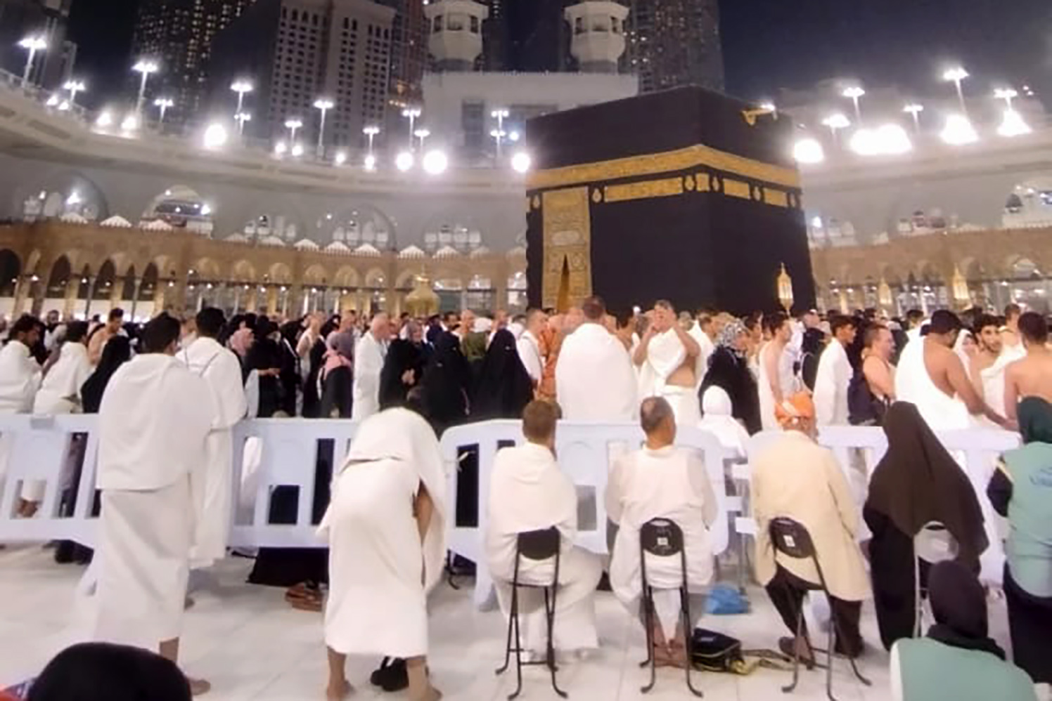 Suasana ibadah umrah di Makkah al-Mukarramah.