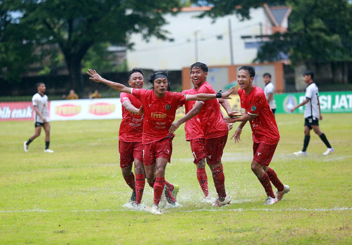 MENANG : Persepon menguasai pertandingan perdana Liga 4 Jatim saat menghadapi Persinga di Stadion Batoro Katong, Senin 6 Januari 2025.