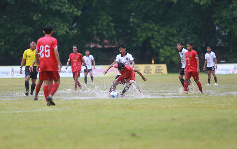 TAKLUK: Persinga kalah atas Persepon dengan skor 1-3 da;am laga Grup P Liga 4 Jatim di Stadion Batoro Katong, Senin 6 Januari 2025.