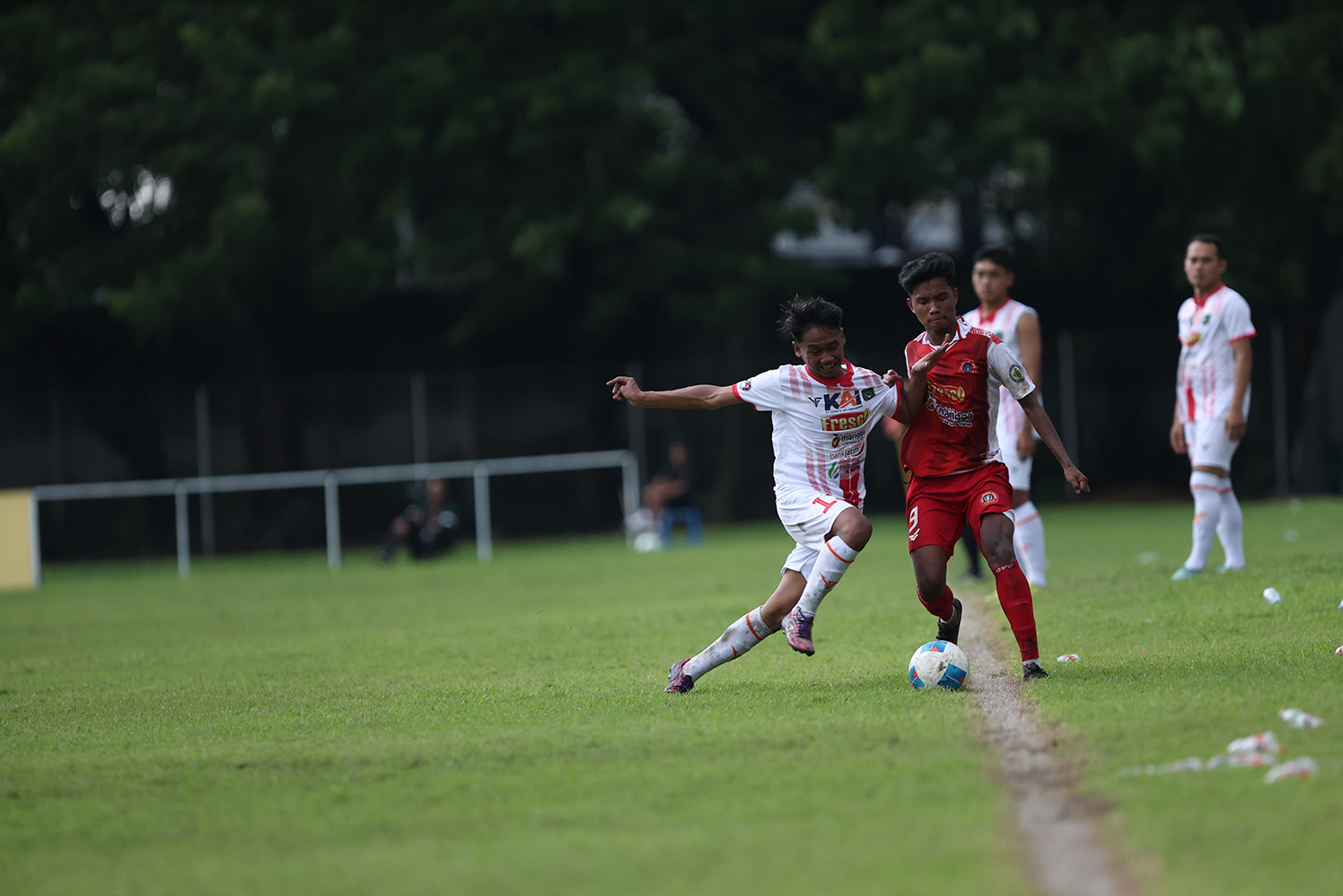 BERBENAH: Sejumlah evaluasi dilakukan tim asuhan Coach Wasis usai melakoni laga lawan Persedikab Kediri.