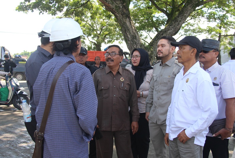 Ilustrasi Foto : Komisi IV DPRD Ngawi menginspeksi proyek pabrik mainan di Desa/Kecamatan Geneng buntut insiden kecelakaan beruntun, Selasa 7 Januari 2025.