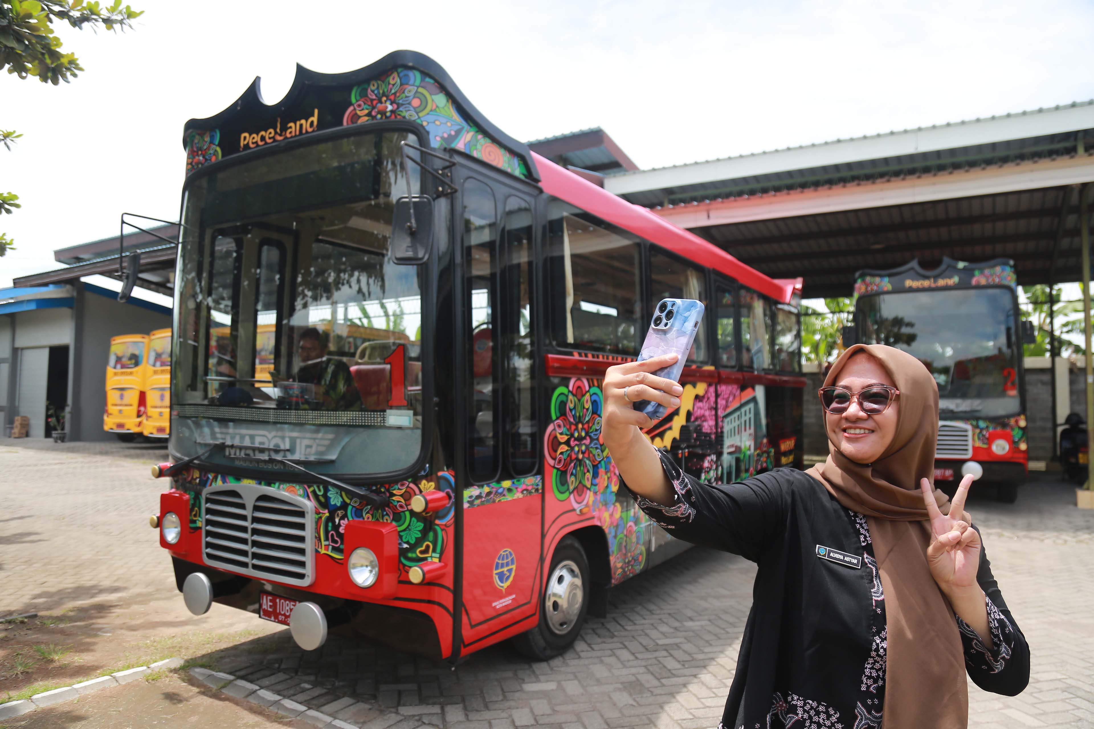 ASET BERJALAN: Mabour dan bus sekolah menjadi moda transportasi umum yang disediakan dishub saat ini untuk melayani antar-jemput pelajar serta wisatawan di PSC ketika akhir pekan.