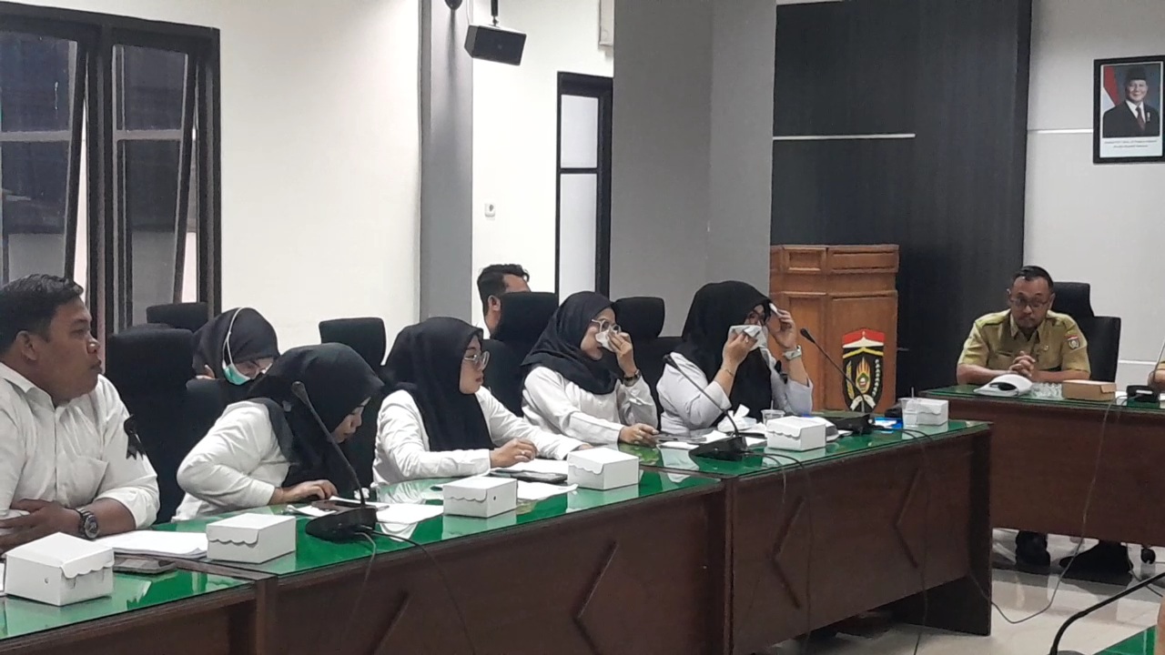MENCARI KEJELASAN NASIB : Audiensi antara FHKN Ngawi dengan komisi 2 DPRD dan dinkes setempat, Senin 13 Januari 2025.