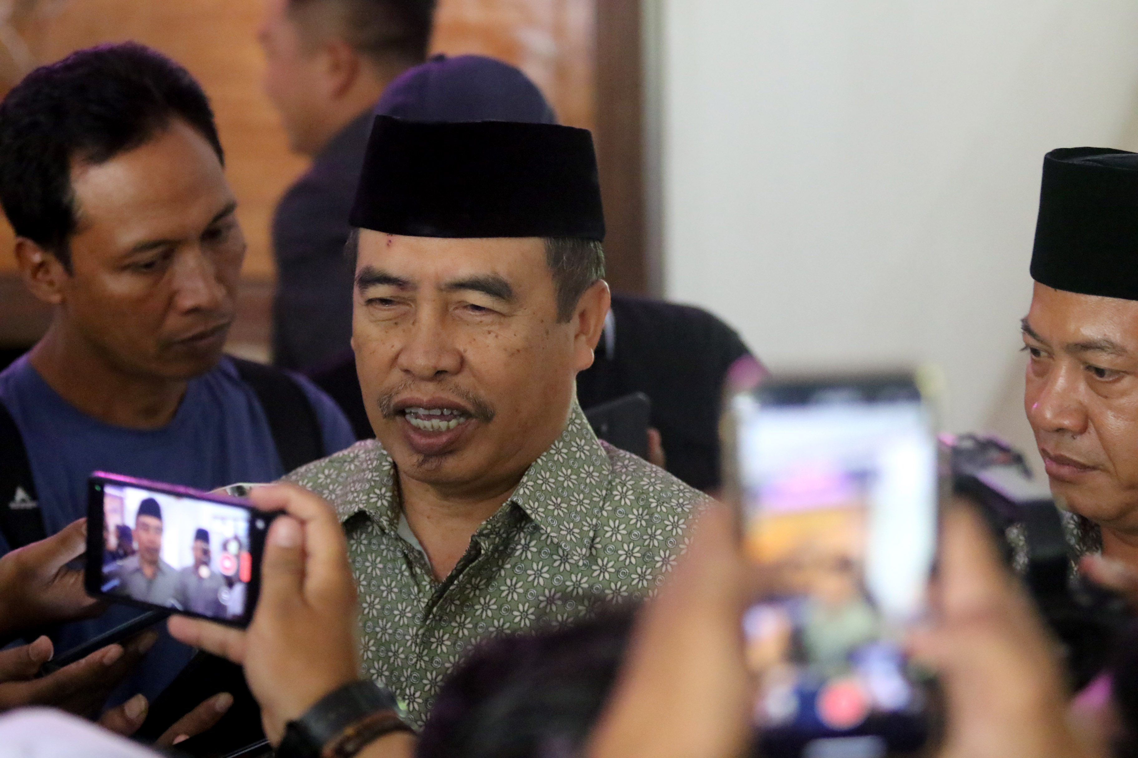 Bupati Madiun Hari Wuryanto saat memberikan keterangan kepada awak media.