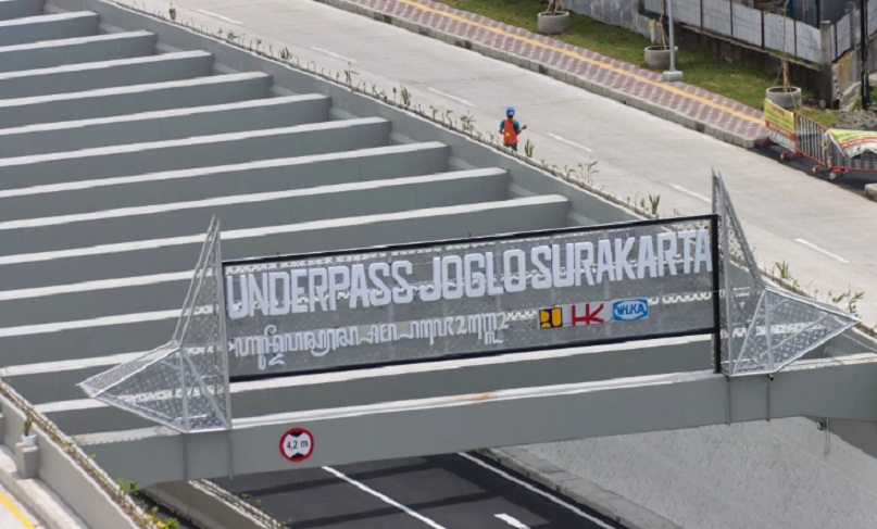 IKON ANYAR:  Tulisn aksara Jawa ing Simpang Joglo Kota Solo. (DOKUMEN/RADAR SOLO)