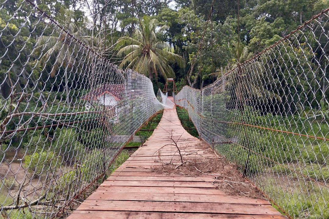 SIA-SIA: Kondisi jembatan darurat di Lingkungan Teleng, Sidoharjo, Pacitan, yang rusak. Sejak dibangun Kemensos 2022 belum difungsikan dan belum diserahterimakan ke pemkab.&nbsp;&nbsp;