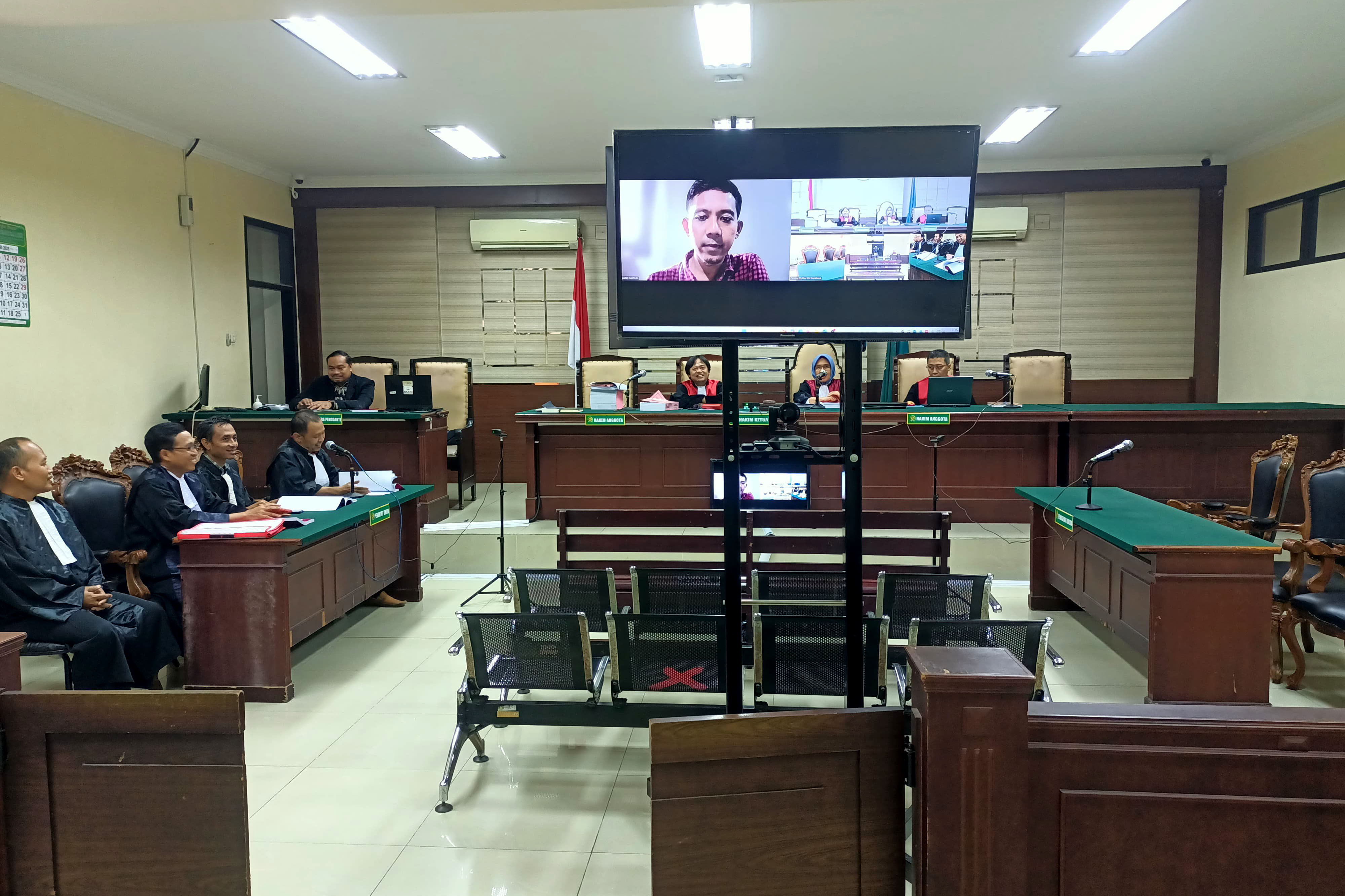 TIPIKOR: Proses persidangan dengan terdakwa Ahmad Septian Hardianto yang terlibat perkara transaksi fiktif di Bank Jatim. (KEJARI UNTUK RADAR MADIUN)
