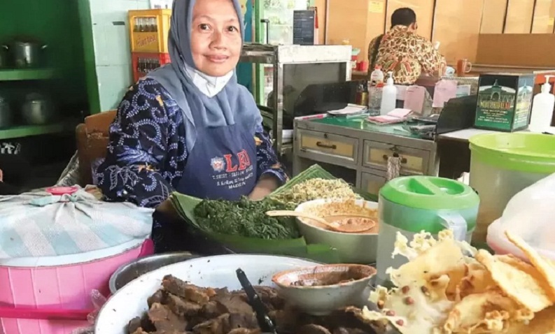CIRI KAS: Warung Pecel Yu Gembrot, salah siji sing legendaris neng Kota Madiun. (DOKUMEN/RADAR LAWU)