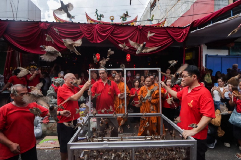 RITUAL:  Umat Konghucu Klenteng Tien Kok Sie, Kota Solo, nggelar ritual Pao Oen. (DOKUMEN/RADAR SOLO)