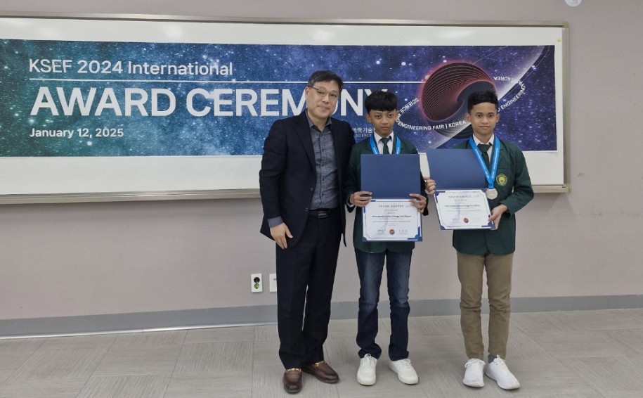 INTERNASIONAL: Nehru Atmadja Laudza&rsquo;i dan Airlangga Hariz Wibowo berhasil meraih medali perak KSEF 2024 di Korea Selatan.