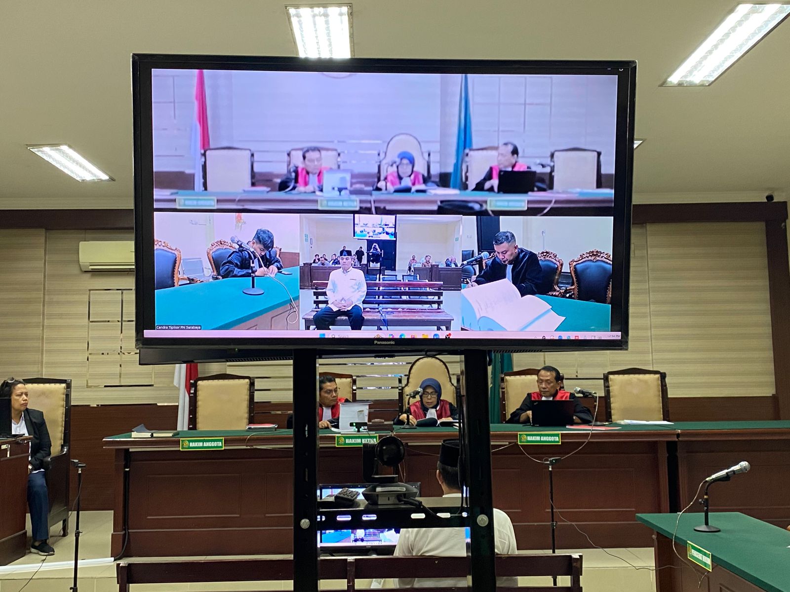 DARING: Proses sidang korupsi pengelolaan dana desa dengan terdakwa Sumadi sudah masuk vonis di Pengadilan Tipikor, Senin (20/1) lalu. (KEJARI UNTUK RADAR MAGETAN)