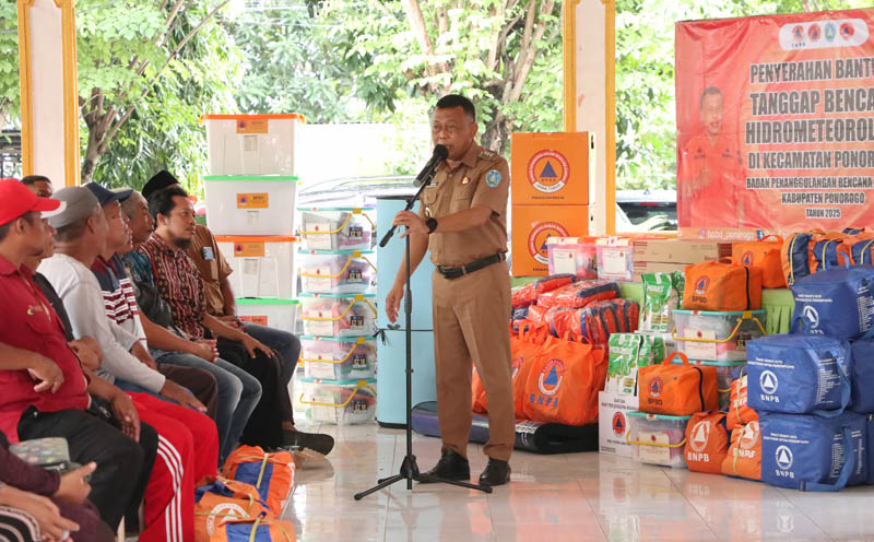 PEDULI: Pemkab Ponorogo mendistribusikan ribuan paket bantuan banjir bagi waga terdampak bencana yang terjadi akhir tahun 2024 lalu pada hari Selasa 21 Januari 2025.&nbsp;