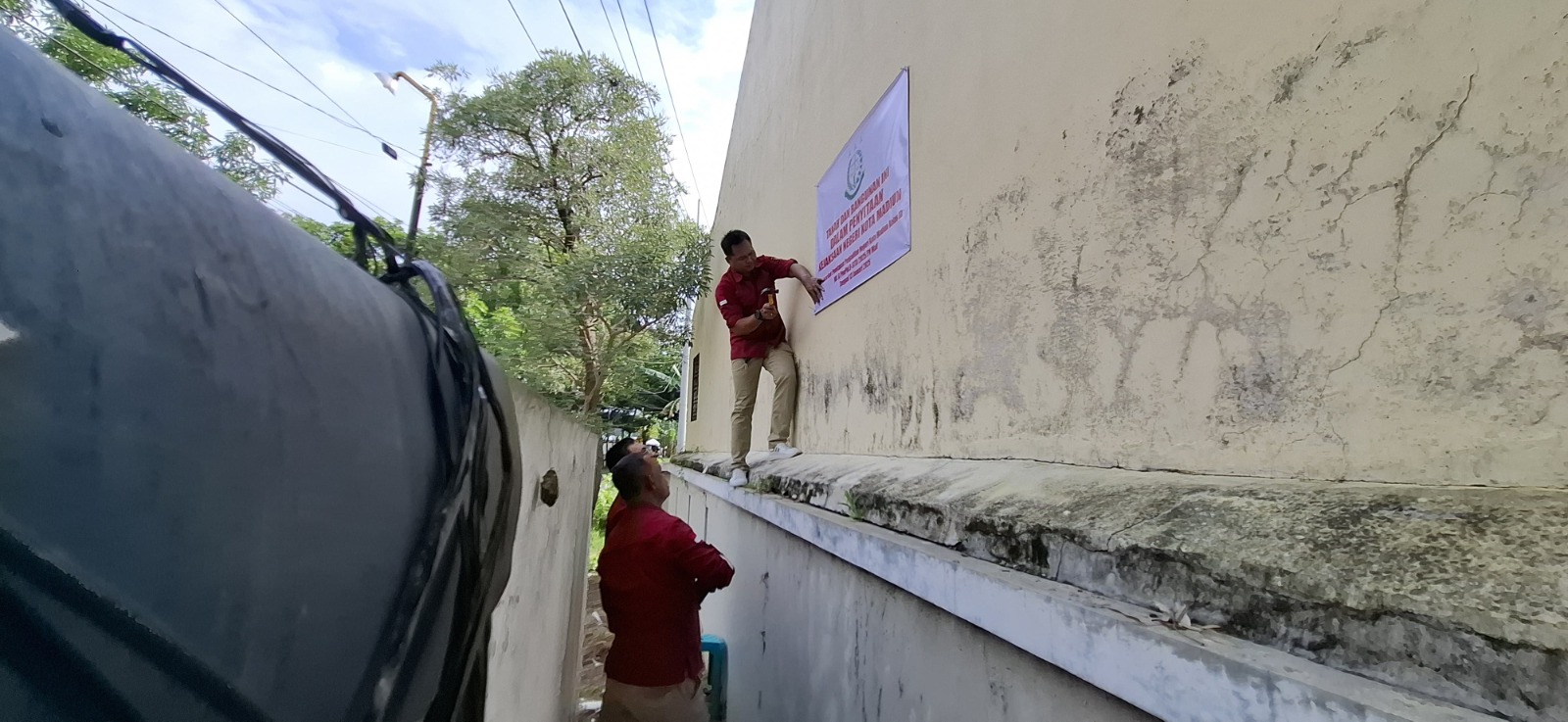 Kejaksaan menyita tiga rumah dan tanah di Perumahan PAL, Kota Madiun. (ANGGIYAN BAYU/RADAR MADIUN)