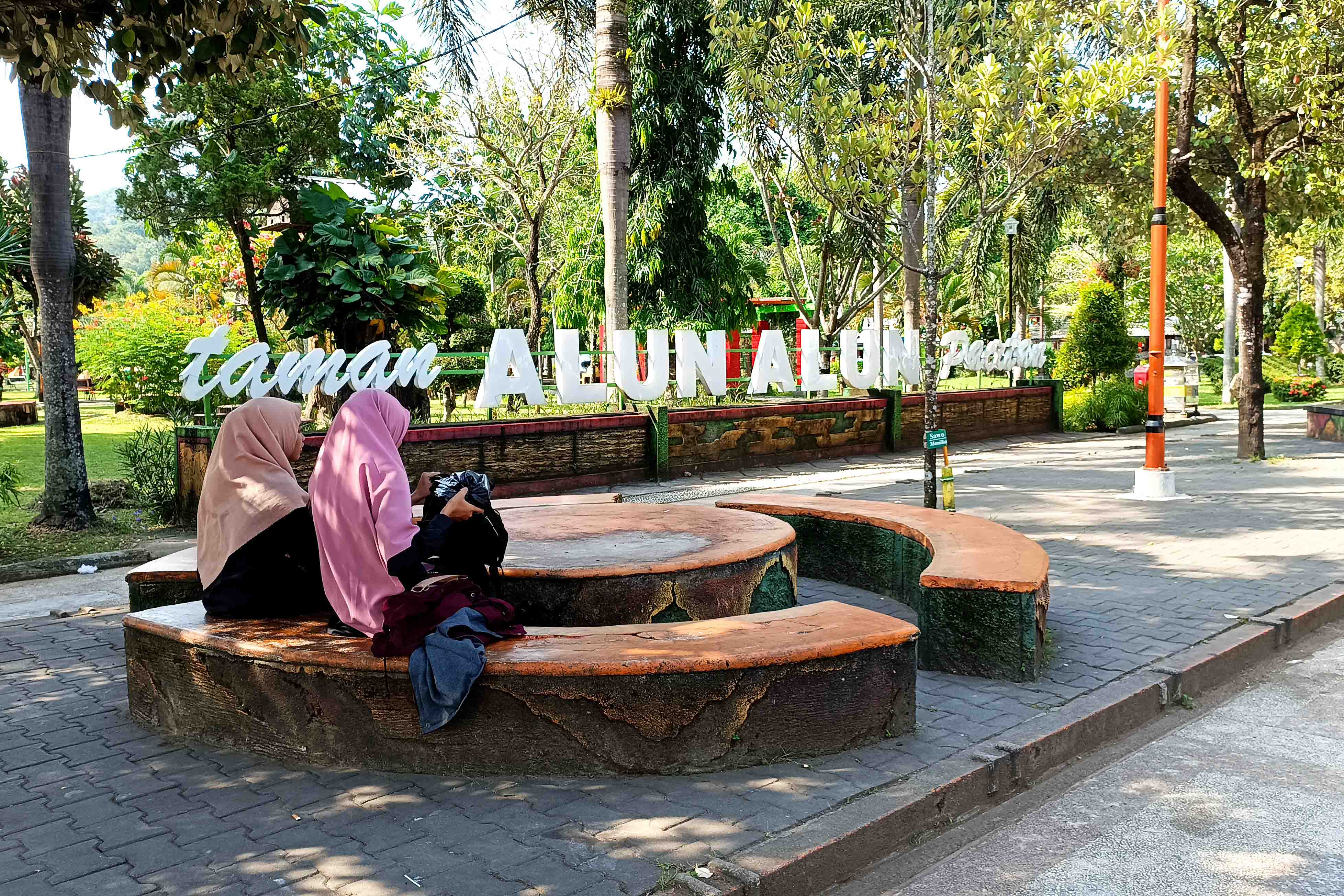 SEMENTARA: Kawasan alun-alun Pacitan bakal ditutup total pada Selasa 28 Januari 2025 mulai pukul 12.00 hingga 24.00 untuk acara Ngaji Bareng Gus Iqdam.&nbsp;