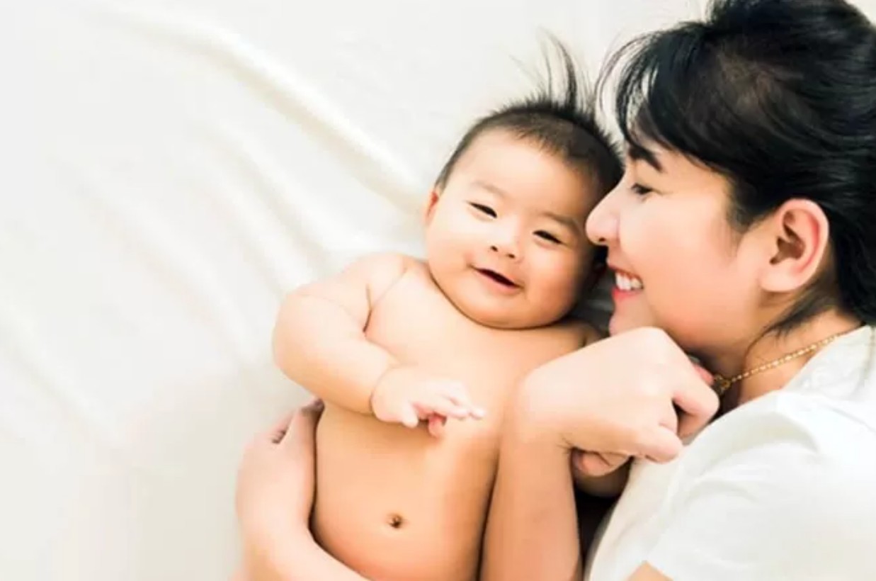 Ilustrasi ibu dan bayi