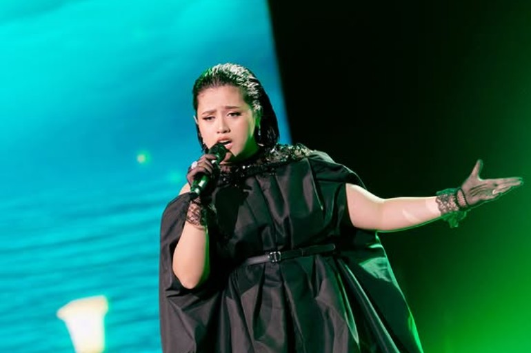 Shabrina Leanor saat tampil di babak Spektakuler Show Indonesian Idol Season 13, Senin 27 Januari 2025.