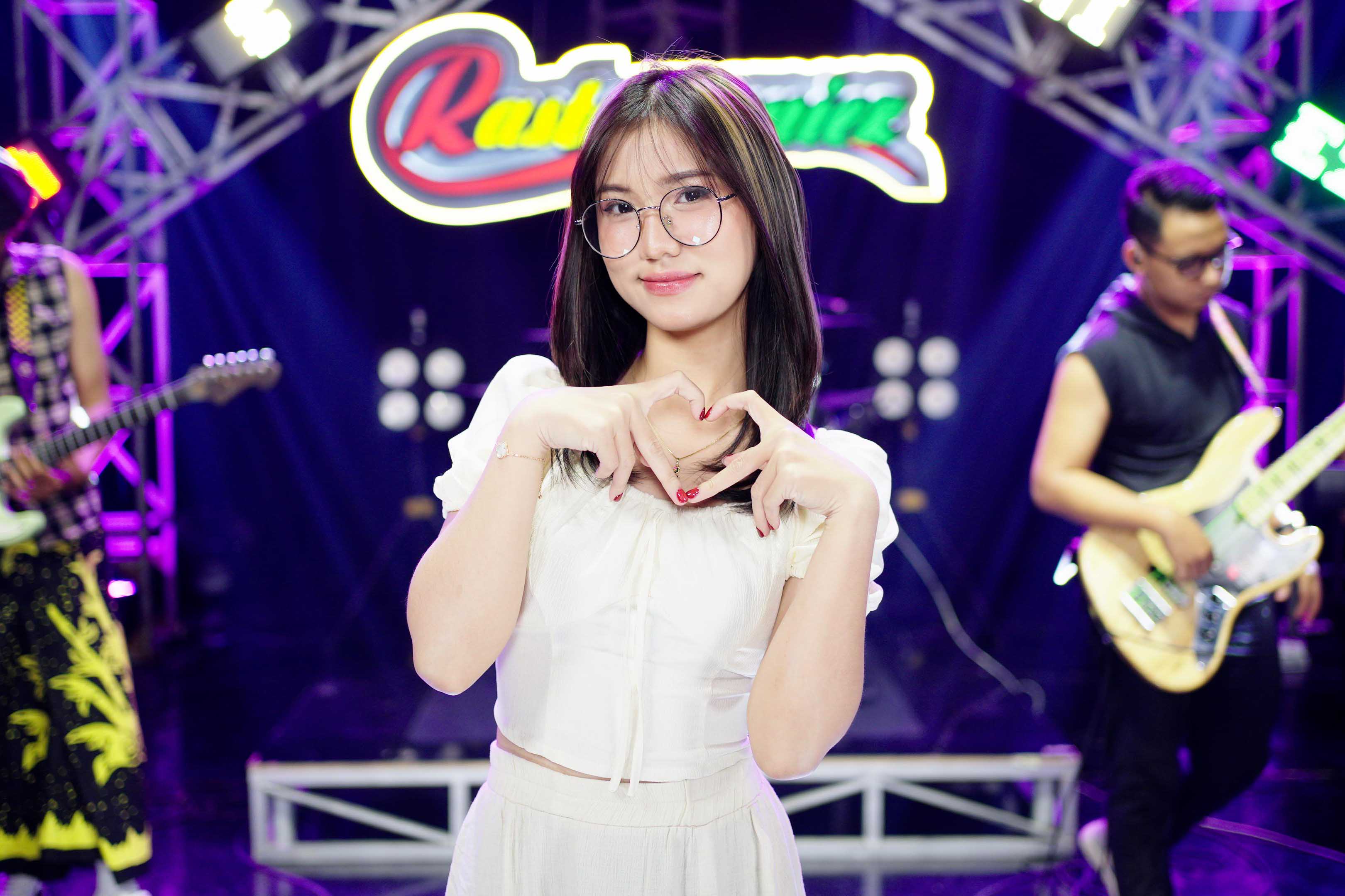 Leona Zhen, penyanyi asal Kota Madiun