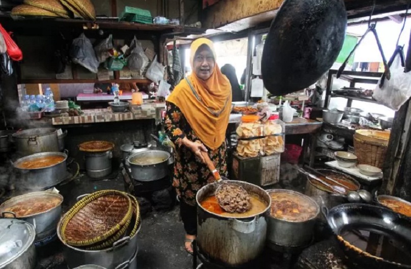 AREP PINDHAH: Warung Brongkos Handayani Jogja sing legendaris. (DOKUMEN/RADAR JOGJA)