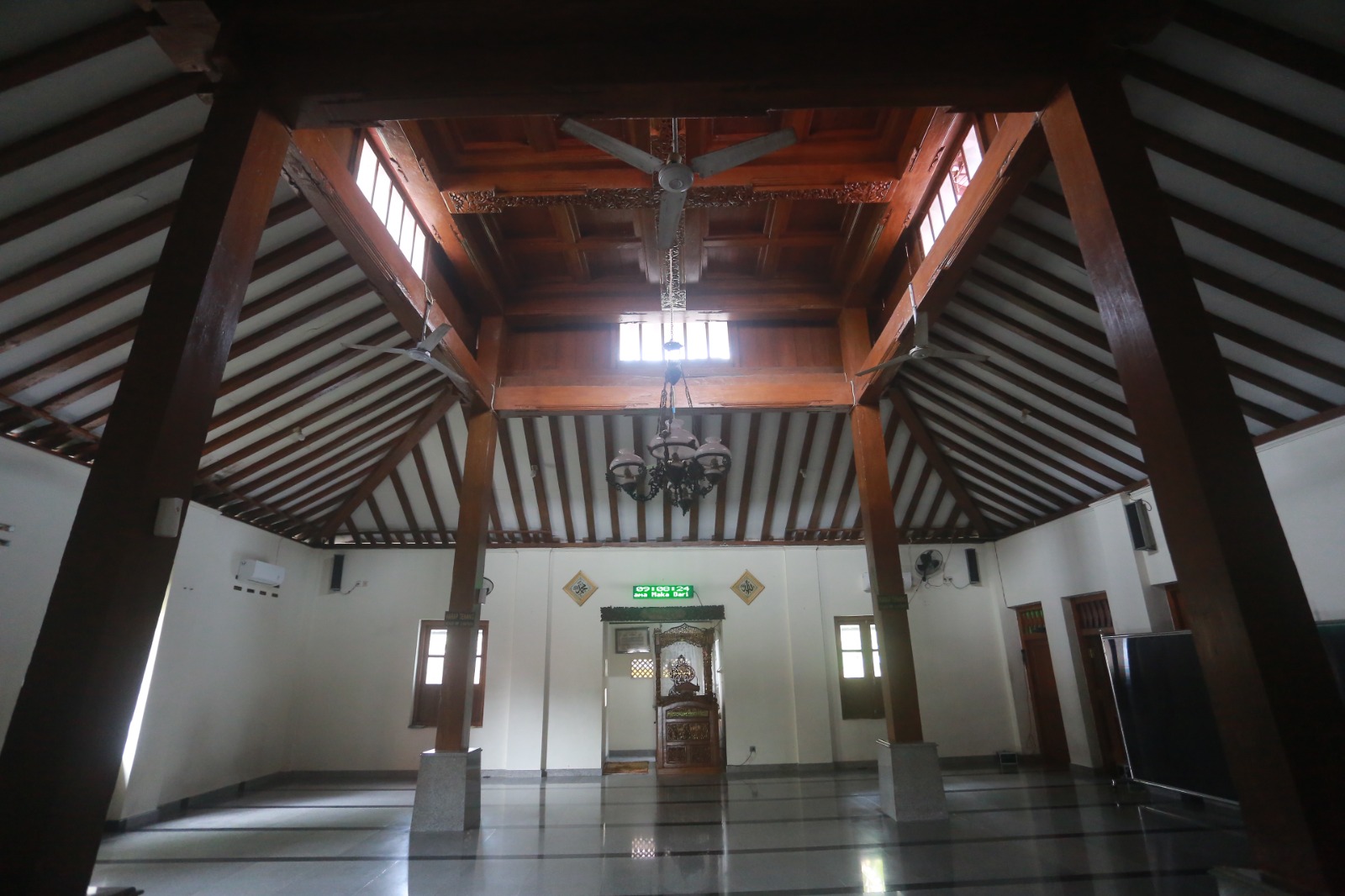 Masjid Kuno Kuncen, Kota Madiun. (BAGAS BIMANTARA/RADAR MADIUN)