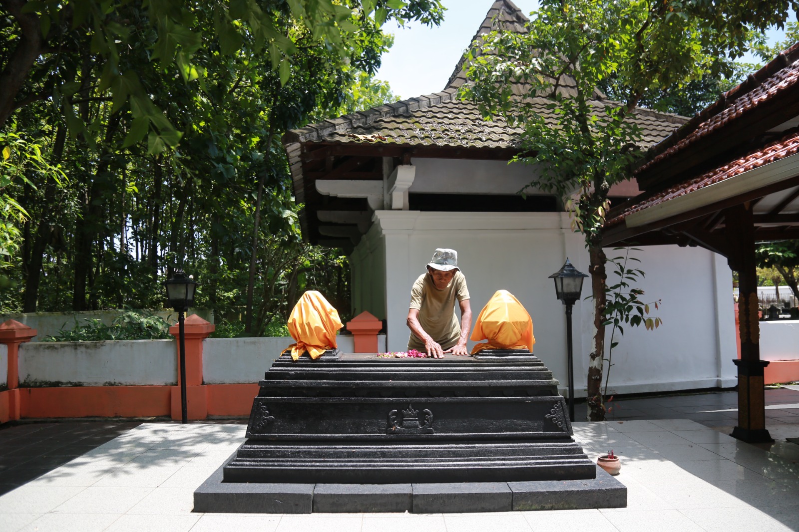 Makam Kuncen Madiun, tempat Pangeran Timur dimakamkan. (BAGAS BIMANTARA/RADAR MADIUN)